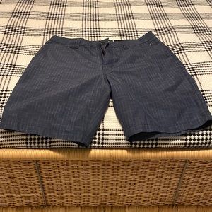 Billabong walking shorts size 34